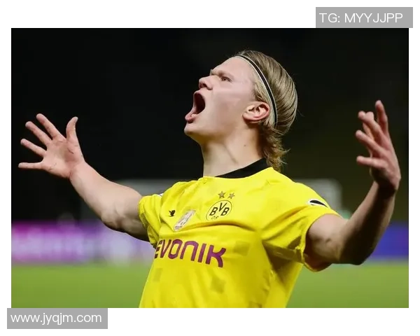 《探秘球星杂志足球：聚焦全球足球巨星的故事与荣耀》